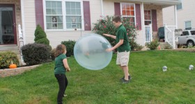 Wubble Bubble Ball Review {2014 Holiday Gift Guide}